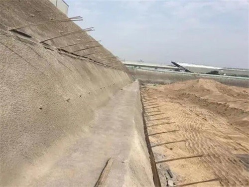 钟山河道边坡加固
